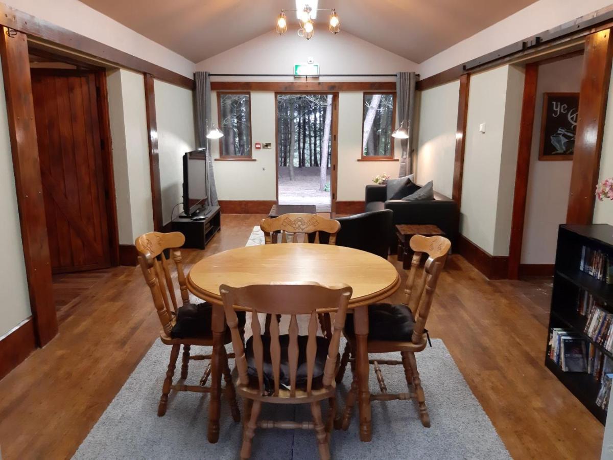 Wyldwood Lodge Cheadle  Eksteriør billede
